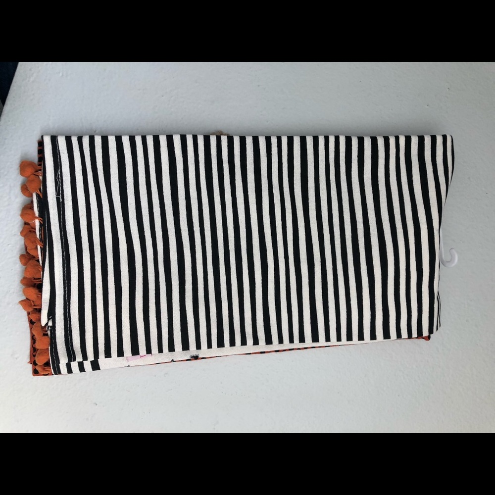 Isaac Mizrahi Halloween Towels Set of 2 - Picture 4 of 5